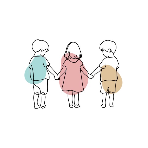 手をつないでうつむく3人の子